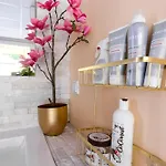 Wellness Met Sauna En Jacuzzi