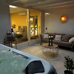 Wellness Met Sauna En Jacuzzi Tiel