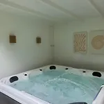 Apartament Wellness Met Sauna En Jacuzzi Tiel