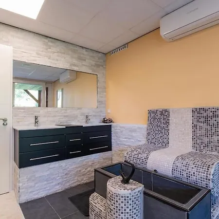 Appartement Wellness Met Sauna En Jacuzzi Tiel