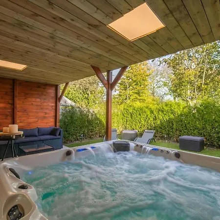 Wellness Met Sauna En Jacuzzi Tiel