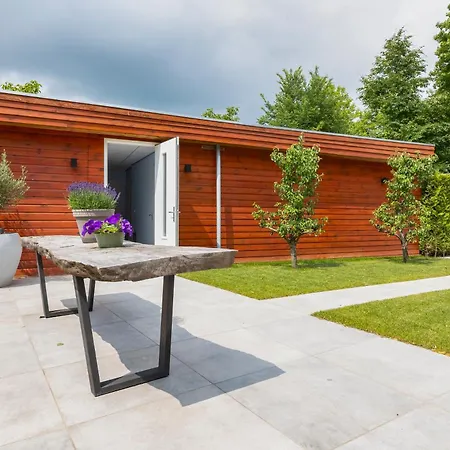 Apartment Wellness Met Sauna En Jacuzzi Tiel