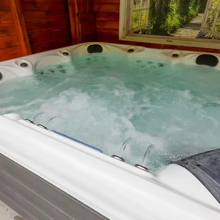 Wellness Met Sauna En Jacuzzi *