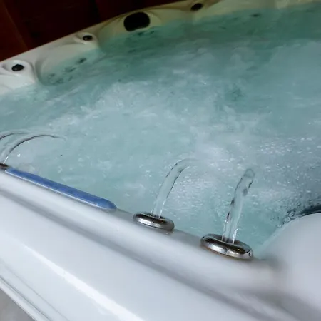 Wellness Met Sauna En Jacuzzi Apartman Tiel