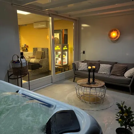 Wellness Met Sauna En Jacuzzi Tiel