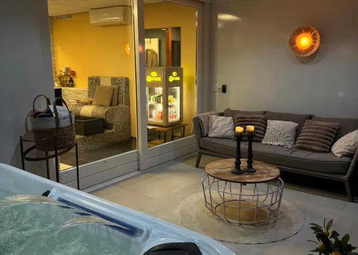 Wellness Met Sauna En Jacuzzi Tiel