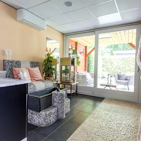 Wellness Met Sauna En Jacuzzi Appartement *